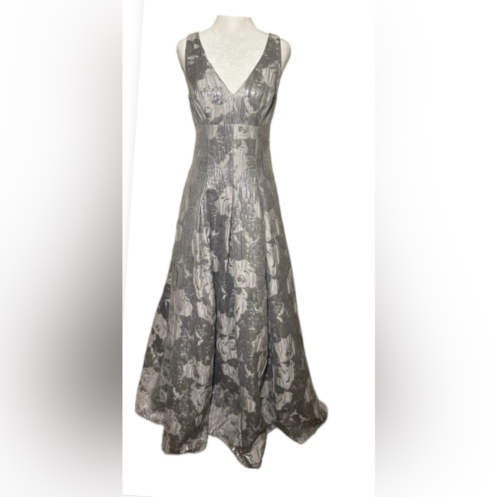 Aidan Mattox sleeveless gown, size 0 (though it might fit a 2) Gray/silver - Picture 2 of 6